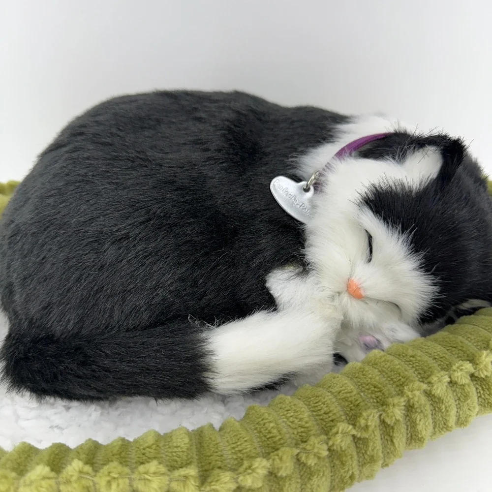 Perfect Petzzz Black and White Shorthair Breathing Plush Cat New in Box 122222